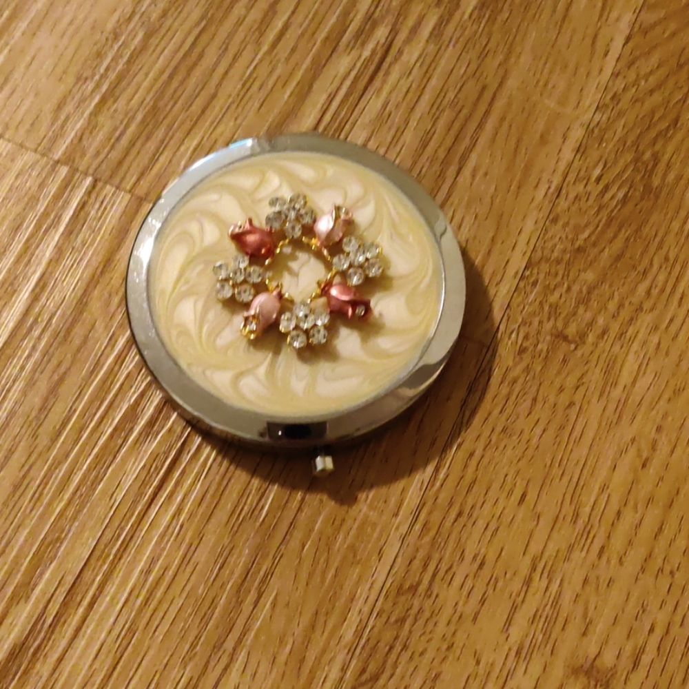 Pocket mirror